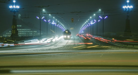 Mājsēdē gandrīz par trešdaļu krities Rīgas sabiedriskajā transportā pārvadāto pasažieru skaits