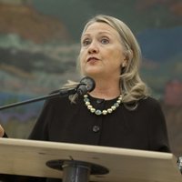 Klintone aicina Sīrijas nemierniekus pretoties ekstrēmistiem