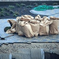 Трагедия в Золитуде: за день до обрушения на крышу подняли 50 мешков с грузом