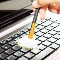 Kā iztīrīt datora klaviatūru?