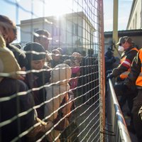Pie Albānijas robežas sapulcējies liels skaits sīriešu bēgļu