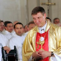Станкевич призвал политиков всуе не упоминать имя Бога