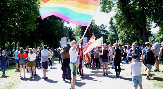 'Riga Pride' gājiena laikā slēgs satiksmi un Vērmanes dārzu