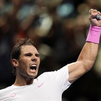 Nadals ar apbrīnojamu atspēlēšanos 'ATP Finals' uzvar Medvedevu