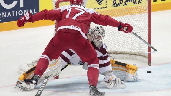 Hokejs, pasaules čempionāts: Latvija - Dānija,Elvis Merzlikins, Niklas Jensen  