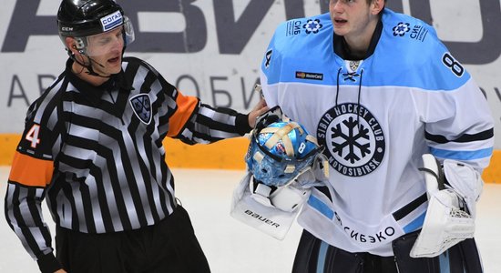 Latvijas hokeja tiesnesis Odiņš turpina darbu KHL