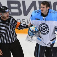 Latvijas hokeja tiesnesis Odiņš turpina darbu KHL
