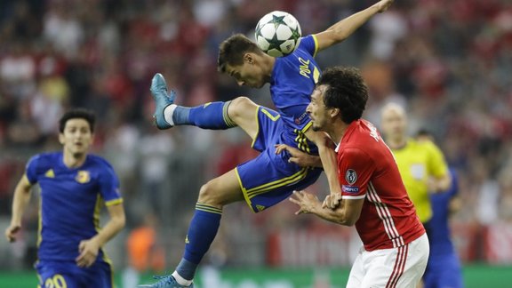 Bayern Mats Hummels, Rostov s Dmitri Poloz  