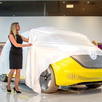 Foto: Tallinā ar 'ID. Buzz' prototipa prezentāciju atklāj modernāko VW dīlercentru Baltijā