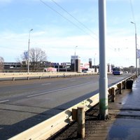 Atbalsta 28 zemesgabalu atsavināšanu metrobusa līnijas izbūvei Rīgā