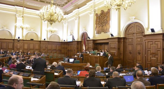Martā Saeimas deputātiem atalgojumā izmaksāti 171 600 eiro