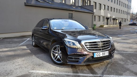 PNB Bankas Mercedes-Benz S560 4Matic