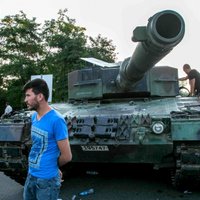 Apvērsuma mēģinājums Turcijā: nogalināti 161, apcietināti 2839 cilvēki