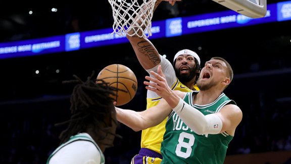 Porziņģis rezultatīvākais "Celtics" spēlētājs neveiksmīgā spēlē Losandželosā