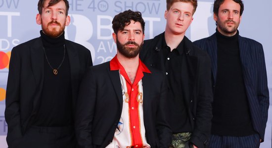 Pasniegtas 'BRIT Awards' godalgas. Labākā britu grupa – Rīgā gaidāmā 'Foals'