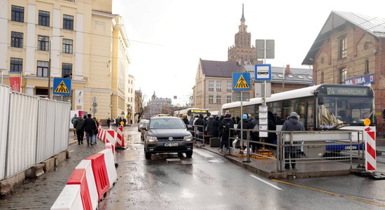 На более чем 20 улицах Риги будут запрещены посадка и высадка пассажиров нерегулярных рейсов
