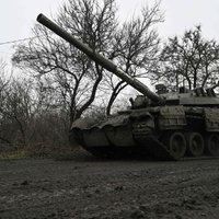 Ukrainai piegādāti 98% solīto kaujas mašīnu, apgalvo NATO Eiropas spēku virspavēlnieks
