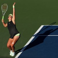 Ostapenko pārvar problēmas ar servēm un turpina 'US Open'