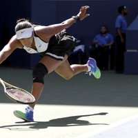 Osaka un Konta spēlēs 'US Open' trešajā kārtā; Zverevam uzvara piecos setos
