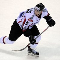 Jevpalovs latviešu duelī AHL atzīts par mača trešo zvaigzni; Ābols izceļas ar vārtiem