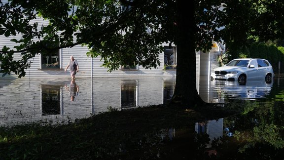 Rinkēvičs iepazīstas ar vētras un lietavu seku novēršanas darbiem