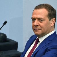 Дмитрий Медведев назвал "оголтелой цензурой" блокировку аккаунтов Трампа в соцсетях