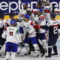 Slovākijas hokejisti pirms tikšanās ar Latviju izglābjas mačā pret itāļiem