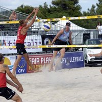 Foto: Latvijas pludmales volejbola meistari cīnās Eiropas čempionātā