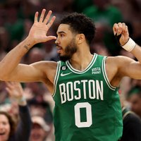 Teitums aizved Porziņģa pārstāvēto Bostonas 'Celtics' līdz kārtējai uzvarai