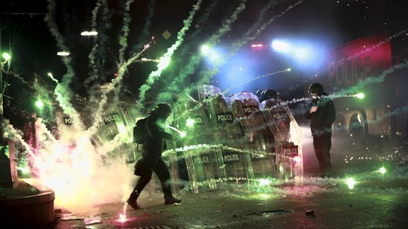 Protestētāju un policistu sadursmes Tbilisi 