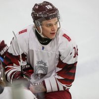 Latvijas U-20 hokejisti pārbaudes spēlē līdzīgā cīņā piekāpjas vienaudžiem no Čehijas