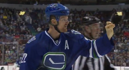 Video: NHL par pierādījumu noraidījumam tiesnesim uzrāda izsistu zobu