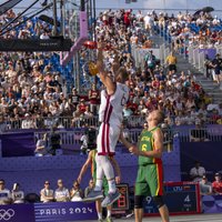 Latvijas 3x3 basketbolisti Parīzes OS sāk ar Lietuvas sagraušanu