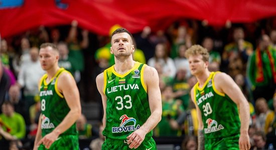 Ballēšanās skandāls Lietuvas basketbola izlasē – neveiksmīgajā OS kvalifikācijā aizrāvušies ar alkoholu