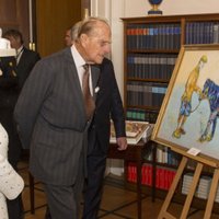 Karaliene Elizabete II izbrāķē viņai Vācijā uzdāvināto gleznu