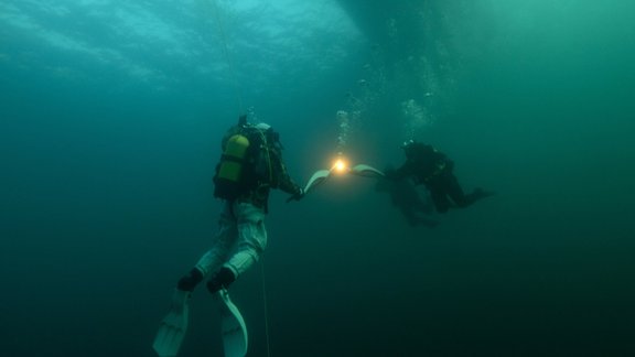 Soču olimpiskā lāpa zem ūdens Baikālā - 11