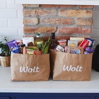 Rīgā darbu uzsāk pirmais 'Wolt Market' Latvijā