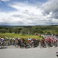 Neilands palīdz komandas biedriem iekļūt desmitniekā 'Giro d'Italia' otrajā posmā