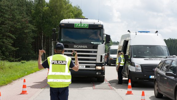 Reida laikā konstatēti kravas transportlīdzekļu pārkāpumi - 1