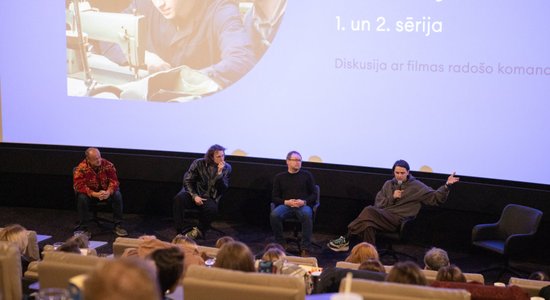 Aizvadīts daudzsēriju mākslas filmas 'Padomju džinsi' īpašais 'Delfi' abonentu seanss