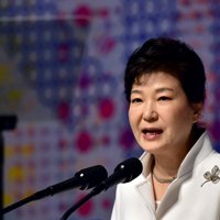 Dienvidkorejas prokuratūra korupcijas skandāla izmeklēšanā vēlas iztaujāt valsts prezidenti