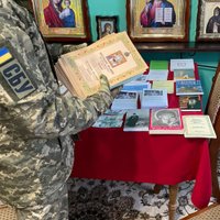 СБУ нашла в Киево-Печерской лавре пророссийскую литературу, тысячи долларов наличными и людей без паспортов
