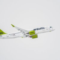 ФОТО: airBaltic получила первый в мире авиалайнер Bombardier CS300