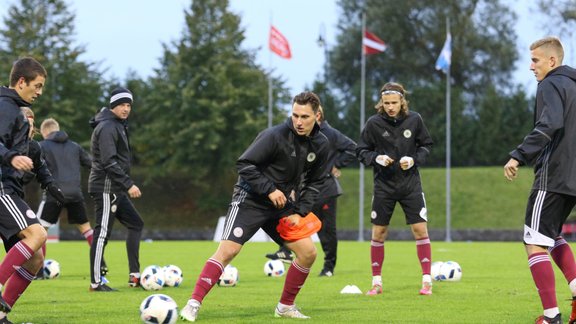 Futbols, Latvijas U-21 futbola izlase aizvada treniņu Daugavas stadionā - 13