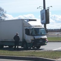 Два грузовика на Краста устроили "паровозик"