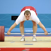 Svarcēlāji Plēsnieks, Suharevs un Koževņikovs sacensībās Irānā labo Latvijas rekordus un izcīna godalgas