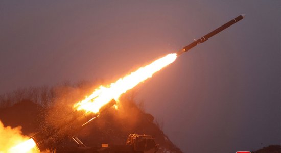 Ziemeļkoreja izmēģinājusi jaunu spārnotās raķetes kaujas galviņu un raķeti