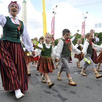 Шествие участников Праздника песни и танца началось: на него пришли добровольно