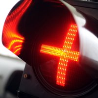 Rīgā avārijā gājis bojā automašīnas 'Škoda' vadītājs