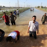 Plūdi Irānā prasījuši jau 76 cilvēku dzīvības